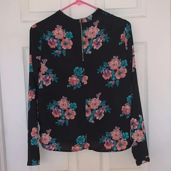 Forever21 Floral Blouse - Picture 2 of 4